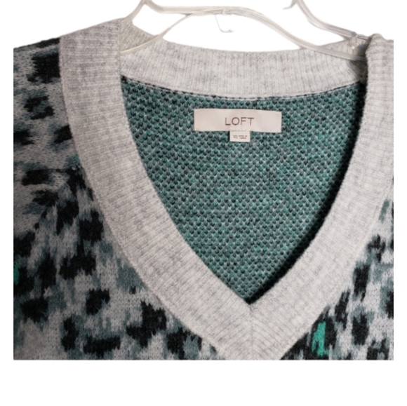 LOFT Leopard Print V-Neck Sweater - Size: XS - Picture 3 of 9